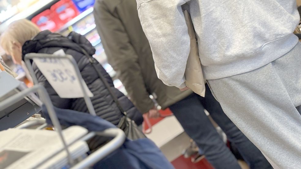 Die Kunden stehen Schlange. Doch es geht auch im Dezember zügig voran.