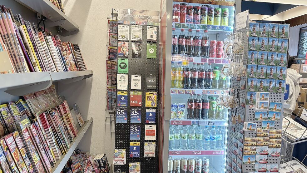 Typisch Kiosk: Zeitschriften, Zeitungen und Getränke: Auch das ist Teil der Poststelle.