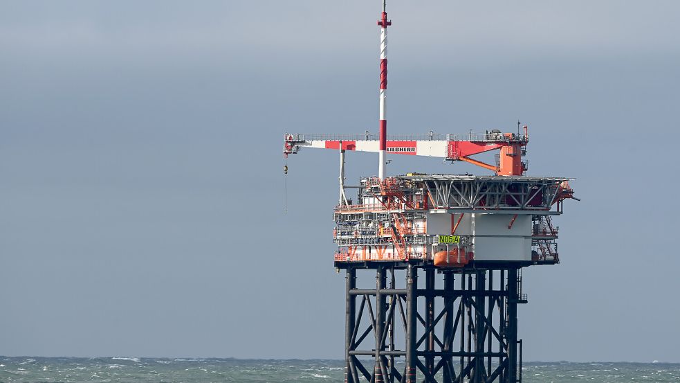 Die Gasförderplattform N05-A wird jetzt mit Windpark-Strom betrieben. Foto: Lars Penning/dpa/Archiv