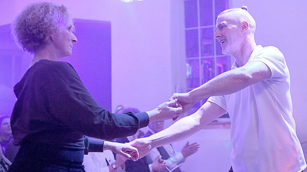 In der St.-Nikolai-Kirche in Stiekelkamperfehn wurde viel getanzt. Foto: Melchert Stromann