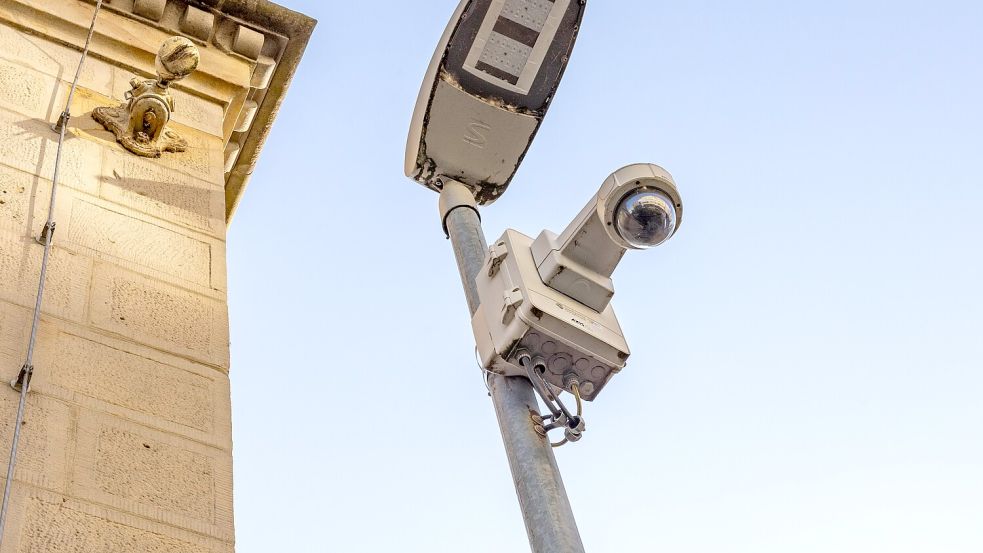 Überwachungskameras in Osnabrück halfen der Polizei, eine Schlägerei zwischen zwei Männern zu stoppen. Foto: Benjamin Beutler