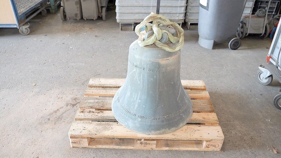 Aus die Glockenmemorial vor der Heilig-Geist-Kirche im Bremer Stadtteil Vahr, war eine inzwischen wieder gefundene Glocke gestohlen worden. Die Polizei hat einen Tatverdächtigen ermittelt. Foto: Jörn Hünecke / dpa