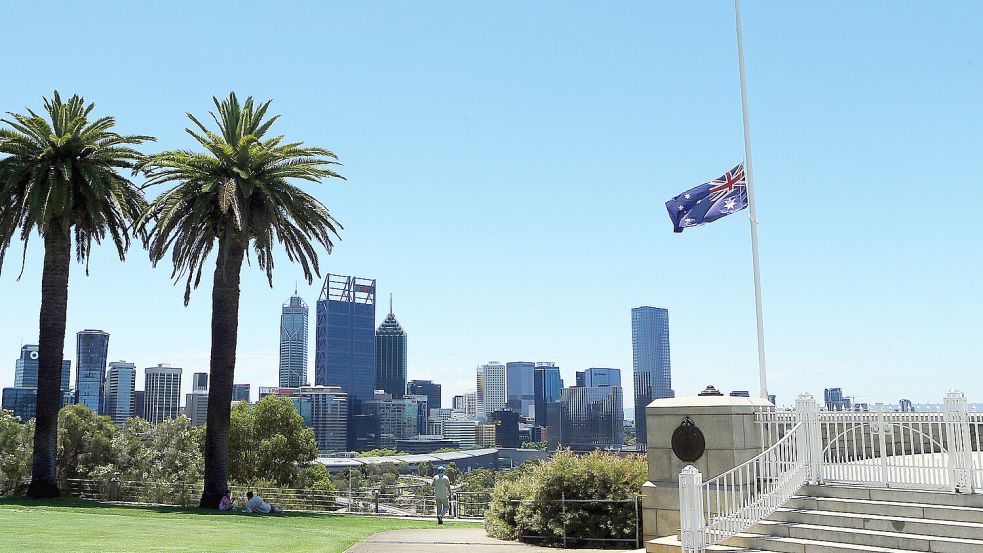 In Australien hängen die Flaggen nach dem antisemitischen Terrorangriff auf Halbmast. Foto: IMAGO/Xinhua/Dan Zhou