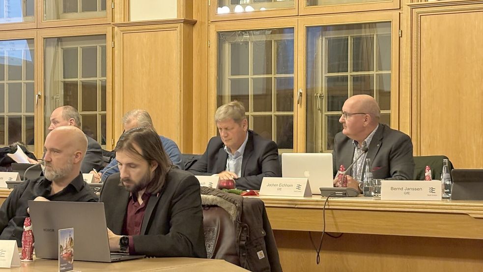 Man einer hat gedacht, dass Friedrich Busch (Zweiter von rechts in der hinteren Reihe) sich durch seinen Wechsel von der FDP zur SPD für den Bürgermeister-Posten in Stellung gebracht hat. Doch er ließ sich nicht aufstellen.