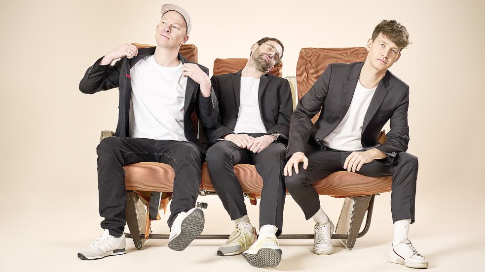 Die Band „Deine Freunde“ bringt am Samstag, 22. August 2026, witzige Texte und tanzbare Beats auf die Freilichtbühne Wiesmoor. Foto: Michi Schunck