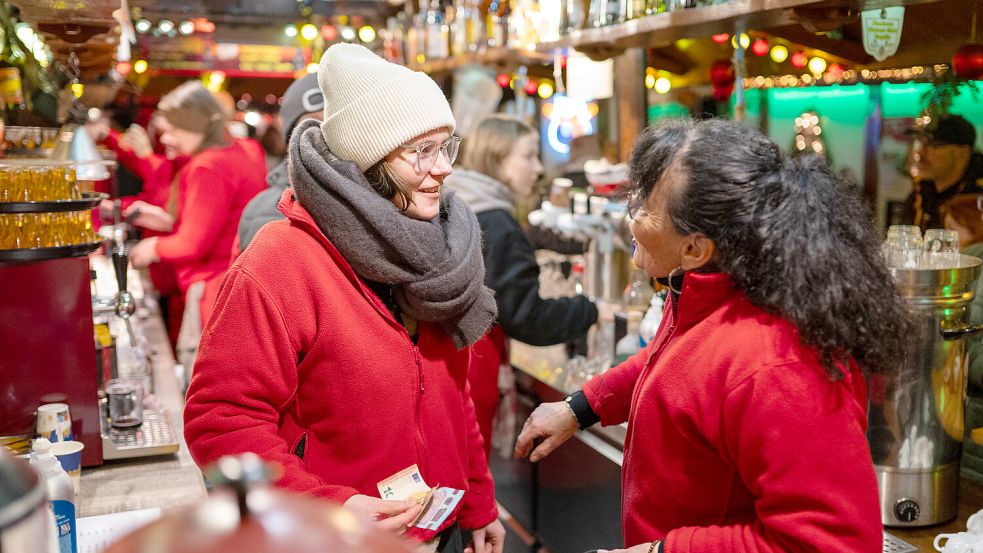Überstanden habe ich meine kurze Schicht nur dank Marion. Sie kann nicht nur wahnsinnig schnell Kopfrechnen, sondern auch irre gut erklären. Foto: Klaus Ortgies