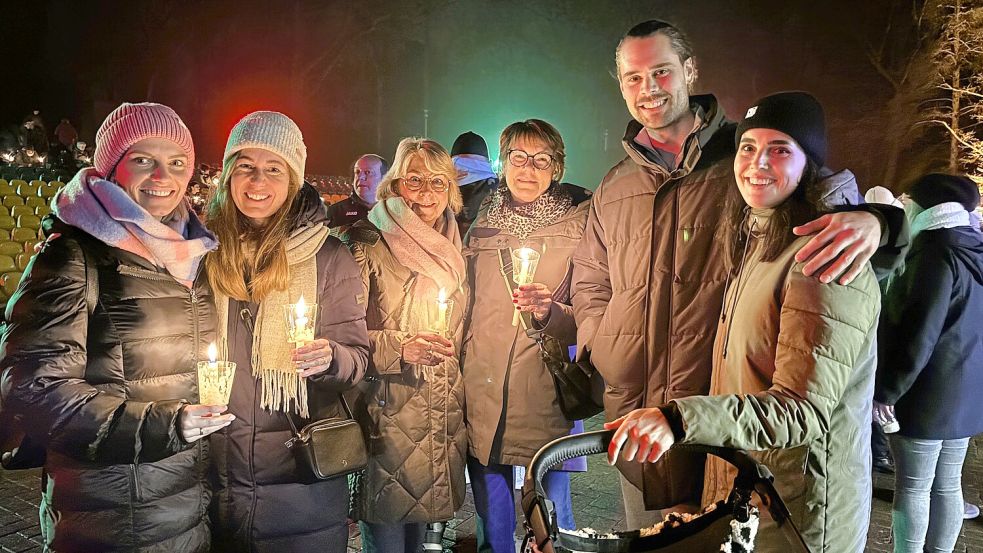Weihnachtssingen macht auch bei Nieselregen Spaß. Foto: Nicole Böning