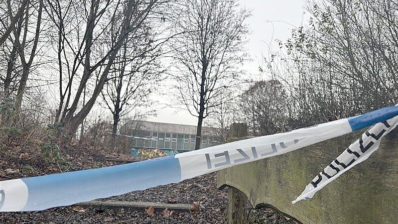 Der Polizeieinsatz in Barenburg ereignete sich offenbar unweit der Sporthalle der Grundschule, allerdings nicht auf dem Schulgelände. Foto: Lotta Groenendaal