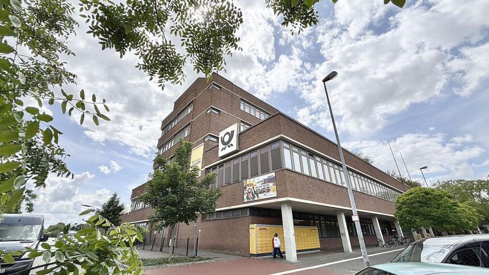 Die Deutsche Post wird mit einem Zustellstützpunkt nach Nüttermoor ziehen. Am Bahnhofsring entsteht stattdessen ein neues Quartier. Foto: Klaus Ortgies/Archiv