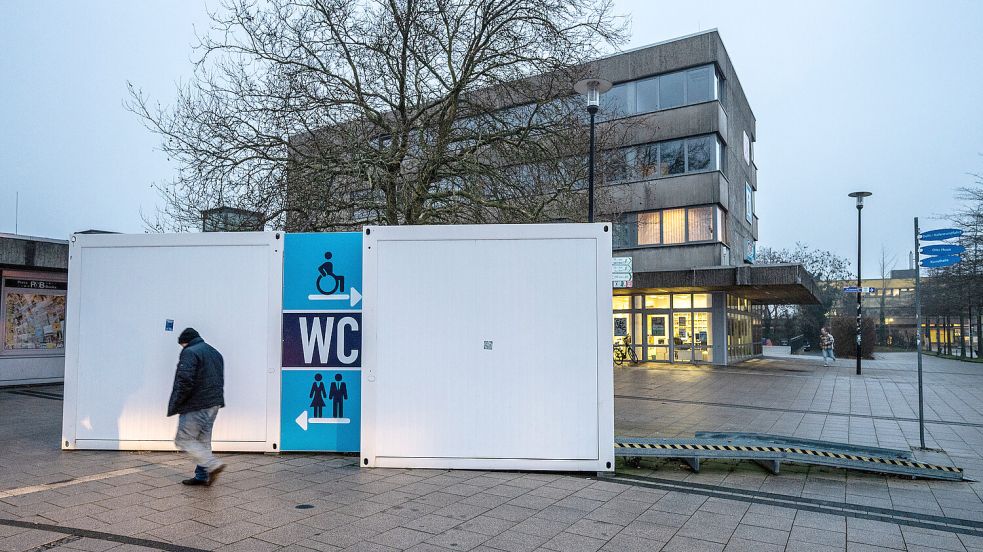 Wenig attraktiv: der WC-Container auf dem Bahnhofsvorplatz.