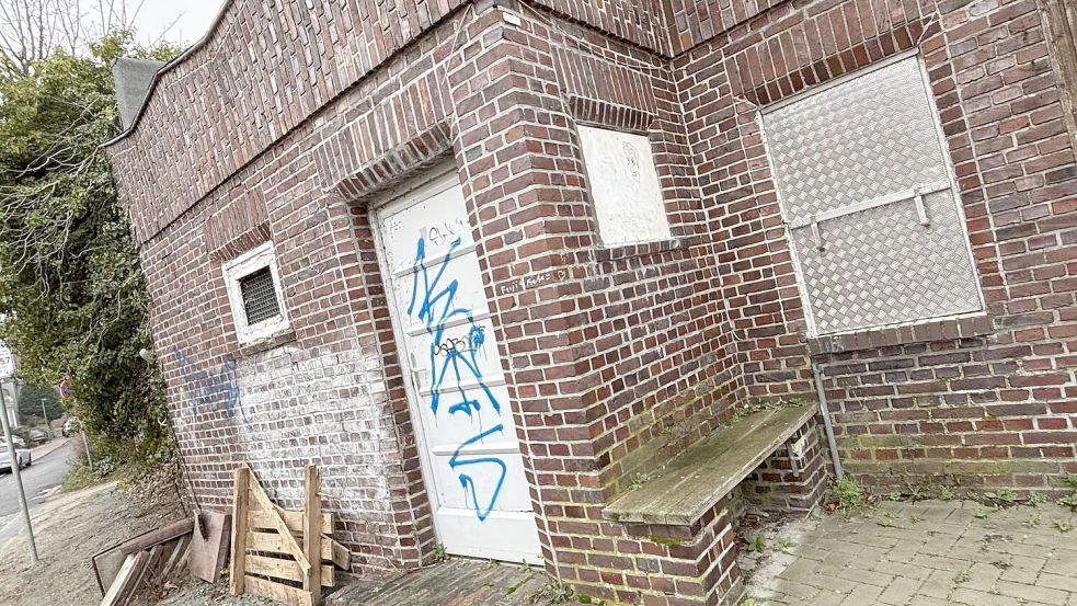 Schöner wird er mit der Zeit und den Schmierereien nicht: der Nordertorkiosk.