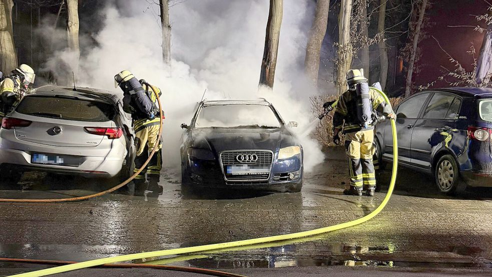 Die Feuerwehr rückte in der Nacht zu Dienstag in Leer aus. Foto: Feuerwehr