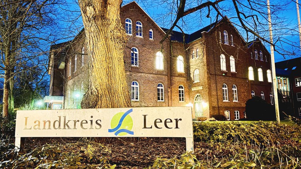 Der Landkreis Leer steht in der Kritik. Symbolfoto: Klaus Ortgies