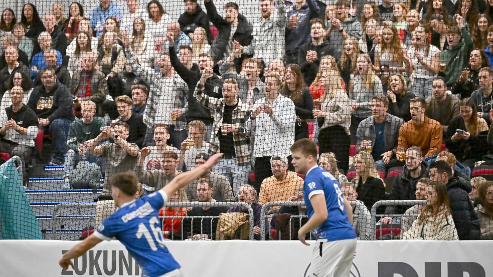Stimmungsvoll geht es in der Nordseehalle immer zu. Foto: Jens Doden/ Blomberg