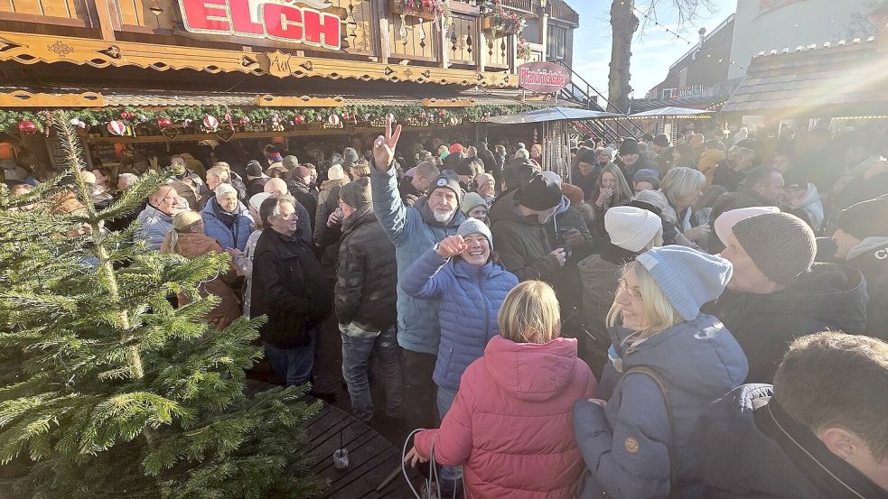 Viel los war beim Singenden Elch auf dem Denkmalsplatz. Foto: Bodo Wolters
