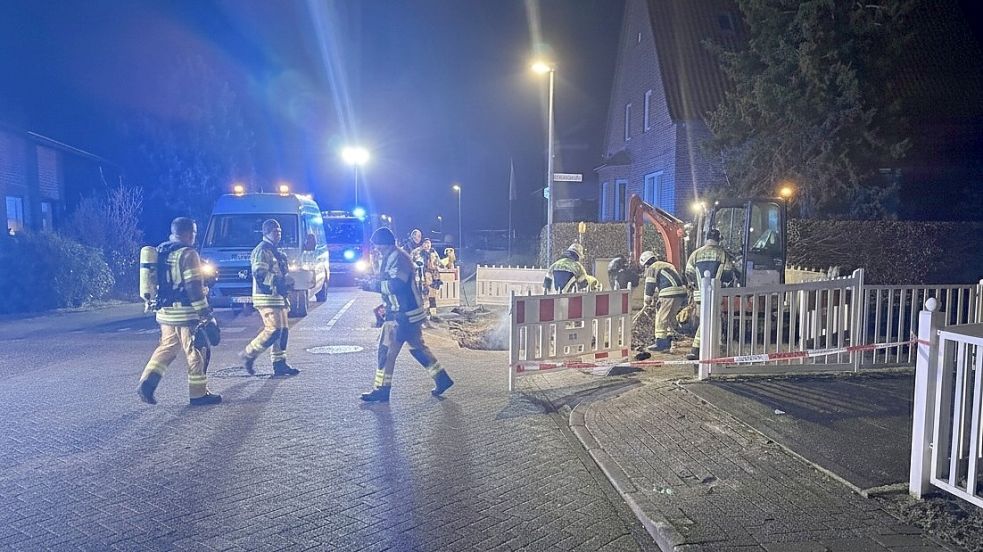 Feuerwehr, Tiefbaufirma und Energieversorger arbeiteten eng zusammen. Foto: Feuerwehr