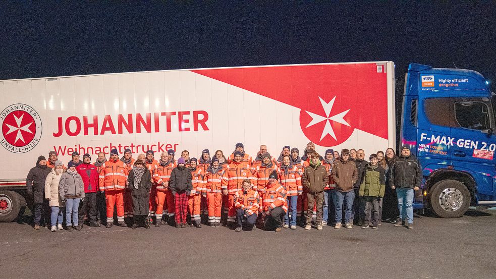 Die Weihnachtstrucker der Johanniter haben sich auf den Weg gemacht. Foto: Ben Wagner/Johanniter.jpg