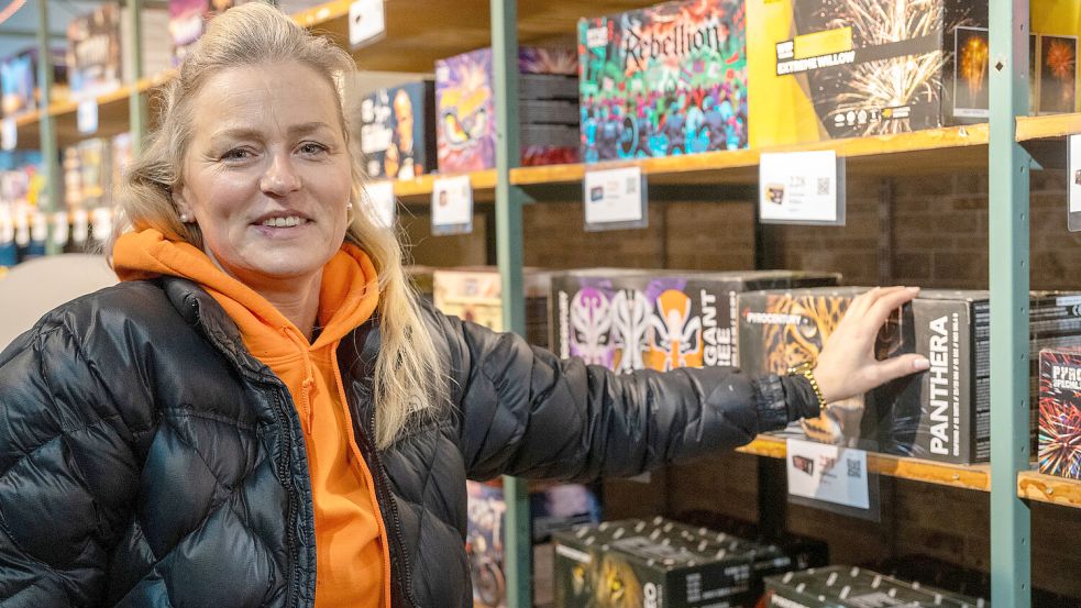 Bei Iris Borgener und Feuerwerk Bunde läuft das Geschäft rund. Foto: Klaus Ortgies