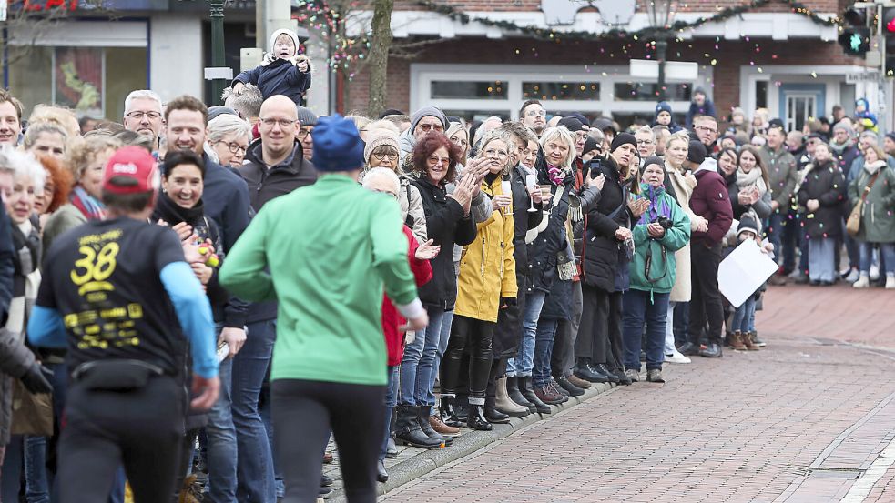 Beim Emder Silvesterlauf herrscht traditionell eine tolle Atmosphäre. Foto: Jens Doden/ Emden