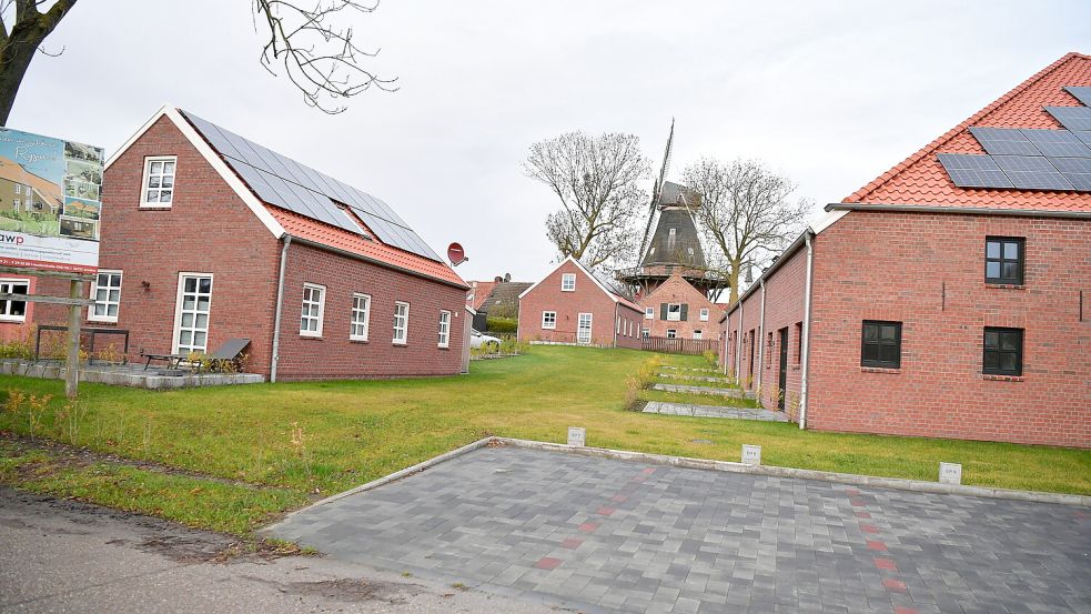 Im Gulfhof Wiltfang, direkt neben der Rysumer Mühle, sind zwölf Wohnungen entstanden. Foto: Heinz Wagenaar