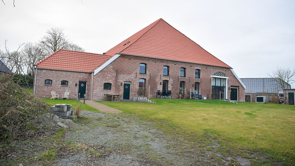 Der sanierte Gulfhof „Hof van Senden“ an der Emsstraße wurde denkmalgerecht saniert. Foto: Heinz Wagenaar