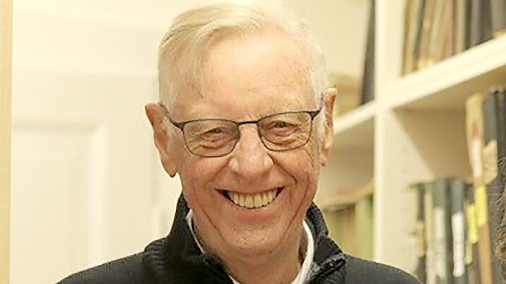 Jan Schneeberg kennt sich mit Borkums Geschichte aus. Foto: Tillmann Heide/Archiv