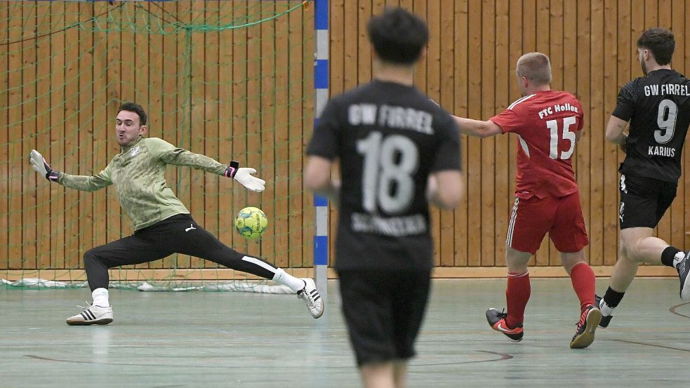 Feldspieler und Co-Trainer Julian Bennert agierte bei Firrel als Torwart. Foto: Hans Damm