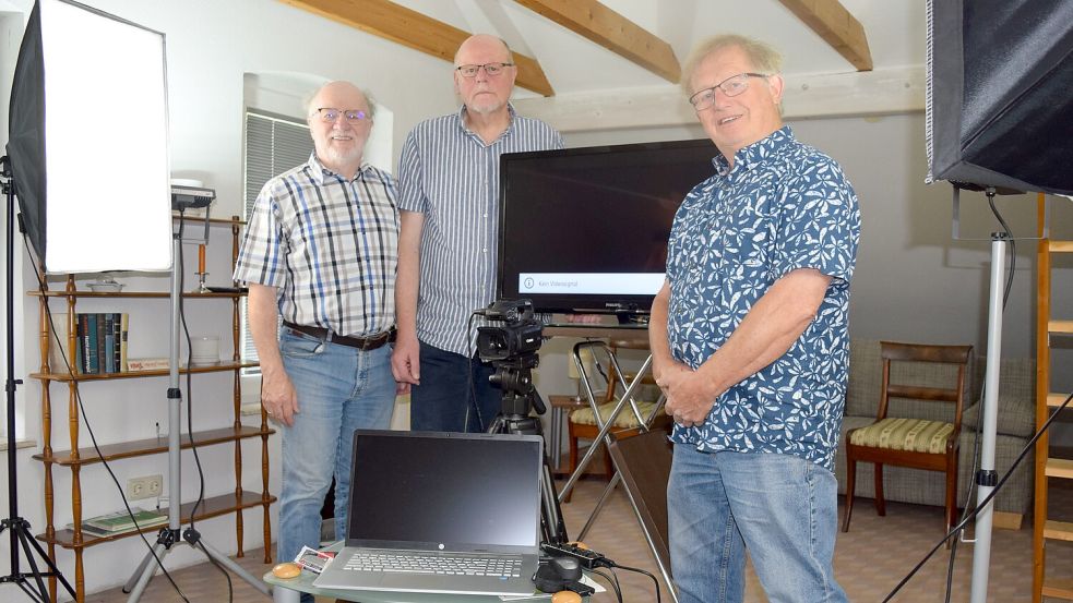 Paul Meyer (von links), Manfred Borus und Tadäus Spekker wollen die Erinnerung an alte Zeiten am Leben erhalten und haben auf ihrem Youtube-Kanal einen riesigen Erfolg damit. Foto: Privat