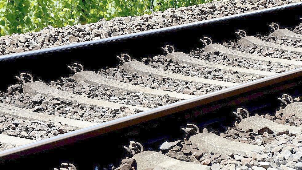 In Emden ist ab Mittwochabend der Bahnübergang an der Nesserlander Straße gesperrt. Symbolfoto: Pixabay