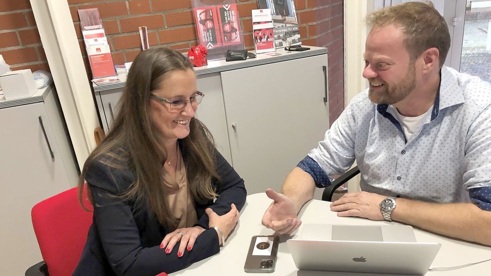 Die SPD ist stärkste Kraft im Emder Rat. Auf dem Foto sind die Fraktionsvorsitzende Maria Winter und der Ratsherr sowie Landtagsabgeordnete Matthias Arends zu sehen. Foto: Heiko Müller/Archiv