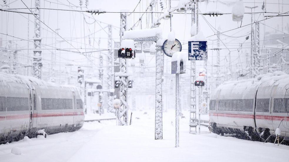 Neben Einschränkungen im Fernverkehr, kann es auch zu Zugausfällen bei der Nordwestbahn in der Region rund um Delmenhorst und Bremen kommen. Foto: Sven Hoppe/dpa