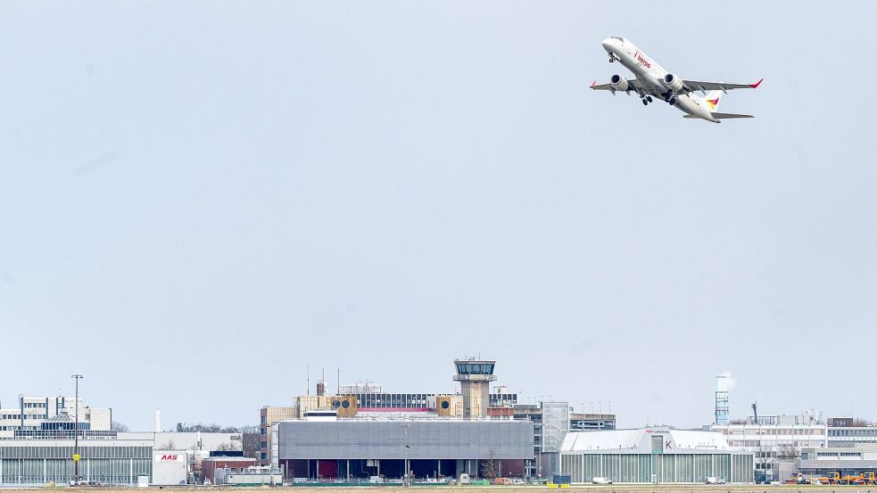 Ein technisches Problem beeinträchtigte den Betrieb am Bremer Flughafen. Foto: Sina Schuldt/dpa