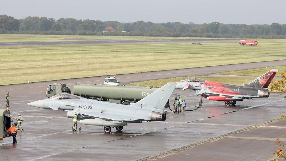 Im Oktober 2025 nutzten Eurofighter des Richthofen-Geschwaders die Startbahn des entwidmeten Flugplatzes Upjever für eine militärische Übung. Foto: Luftwaffe
