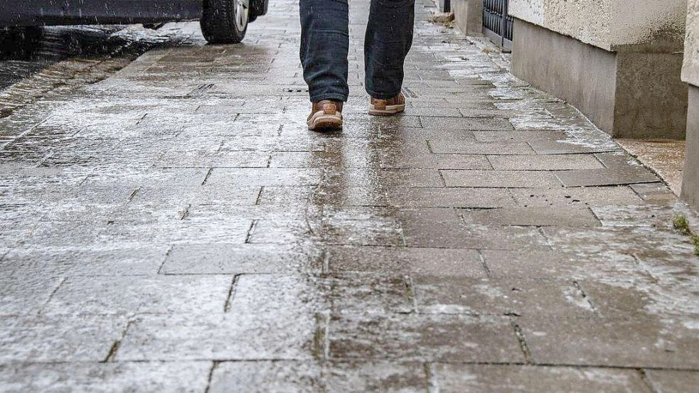 Schnee und Glätte sorgten in anderen Landkreisen am Donnerstag und Freitag für Unterrichtsausfälle. Und in Stadt und Landkreis Osnabrück am Freitag? Foto: dpa/Armin Weigel
