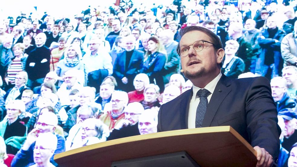 Das Foto zeigt Oberbürgermeister Tim Kruithoff (parteilos) bei seiner Neujahrsansprache 2025. Foto: Jens Doden/Archiv