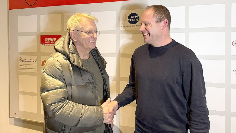SVW-Präsident Dr. Hans Herrnberger (links) freut sich über die Zusage von Frank Löning (rechts). Foto: Volker Claasen