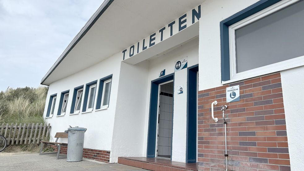 Die öffentlichen Toiletten am Hotel Hohenzollern werden modernisiert. Foto: Florian Ferber