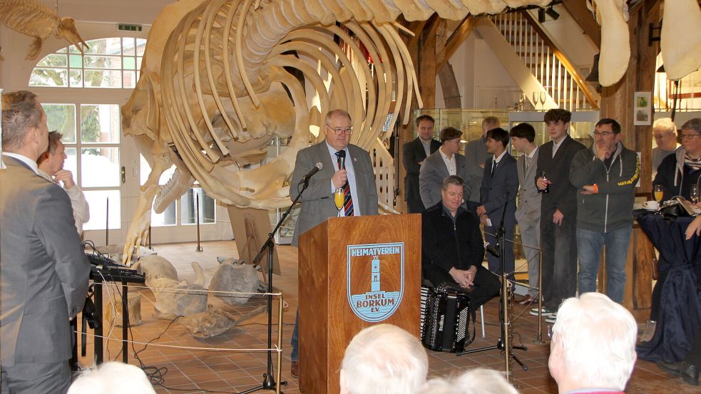 Wieder unterm Walskelett: der Neujahrsempfang im Heimatmuseum. Foto: Florian Ferber