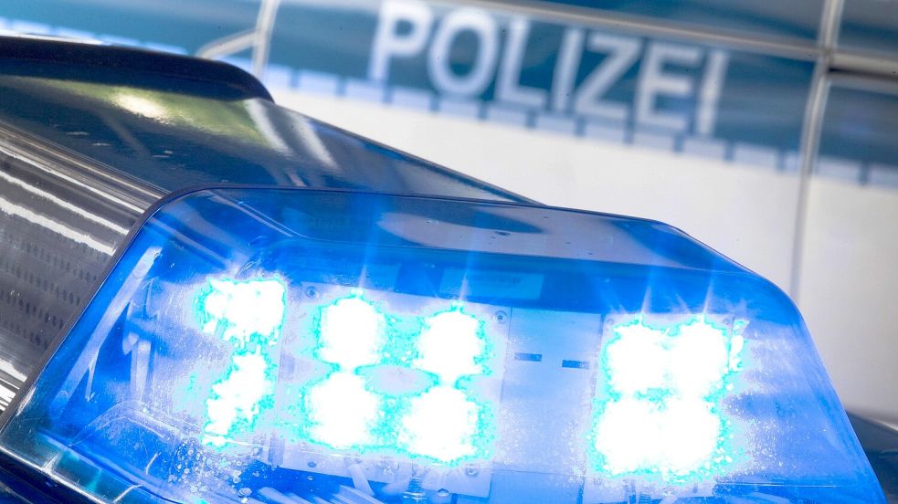 In Schwachhausen ist ein Auto ausgebrannt. Die Polizei hat die Ermittlungen aufgenommen. Foto: Friso Gentsch/dpa