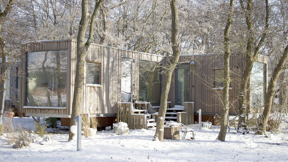 Winteridylle im „Tiny-Dörp“ auf Spiekeroog. Im Januar 2026 sollen die letzten drei Module aufgestellt werden. Foto: Nicole Stollberg