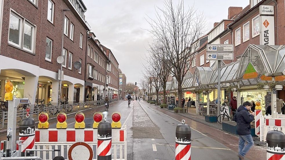 Die Neutorstraße zwischen Agterum und Rathaus: Die Stadtwerke haben in einem Bauabschnitt bereits Leitungen erneuert. Ab April 2026 wird die Straße aufwendig umgebaut. Foto: Mona Hanssen