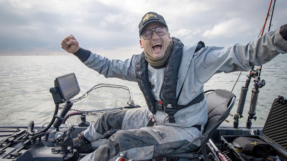 Johannes Lohmöller ist begeisterter Angler und organisiert 2026 den ersten internationalen Raubfischkongress in Osnabrück. Foto: privat/Johannes Lohmöller