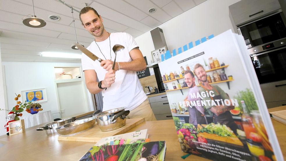 Henning Doyen hat sich aufgrund seiner eigenen Krankheitsgeschichte als Ernährungs- und Gesundheitscoach selbstständig gemacht und möchte nun anderen Menschen mit seinem Wissen und seiner Erfahrung helfen. Foto: Nicole Böning