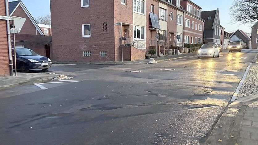 Die Nordertorstraße wird von vielen Autofahrern genutzt und hat derzeit viele Schlaglöcher.