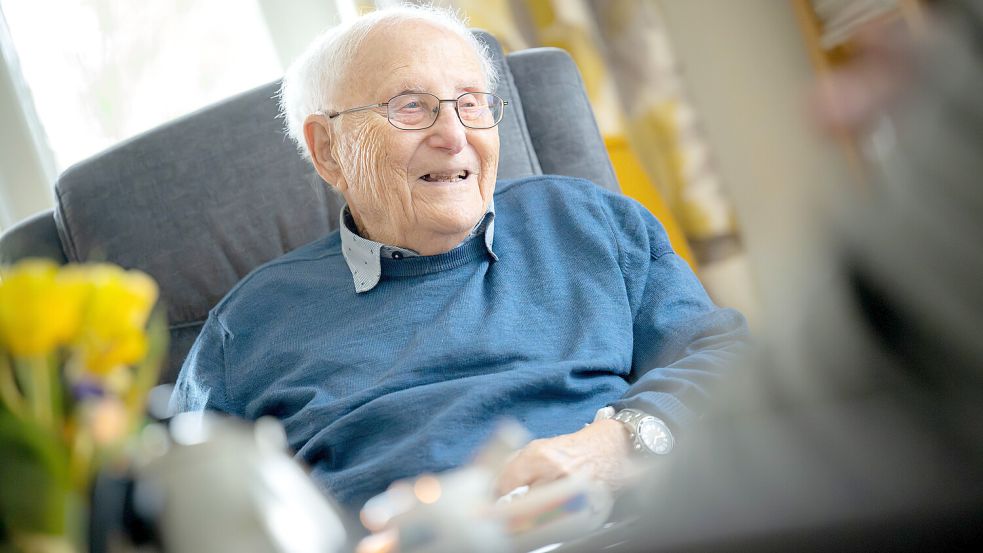 Albrecht Weinberg ist einer der letzten Überlebenden des Holocaust. Foto: Sina Schuldt/DPA/Archiv