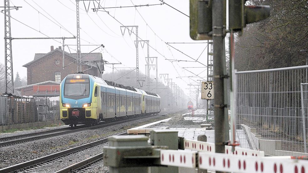 Die Westfalenbahn verkehrt mit dem RE 15 im Stundentakt zwischen Münster und Emden. Foto: Karin Lüppen