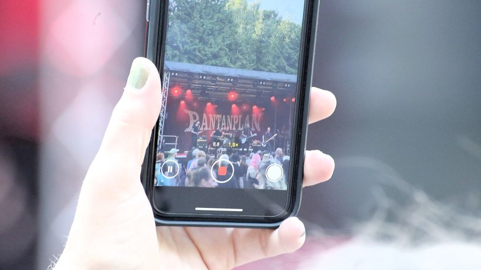 Das musste festgehalten werden – beim „Wiesmoor Rockt!“ im vergangenen Jahr heizte die Hamburger Ska-Punk-Band Rantanplan den Ostfriesen ein. Foto: Nicole Böning/Archiv