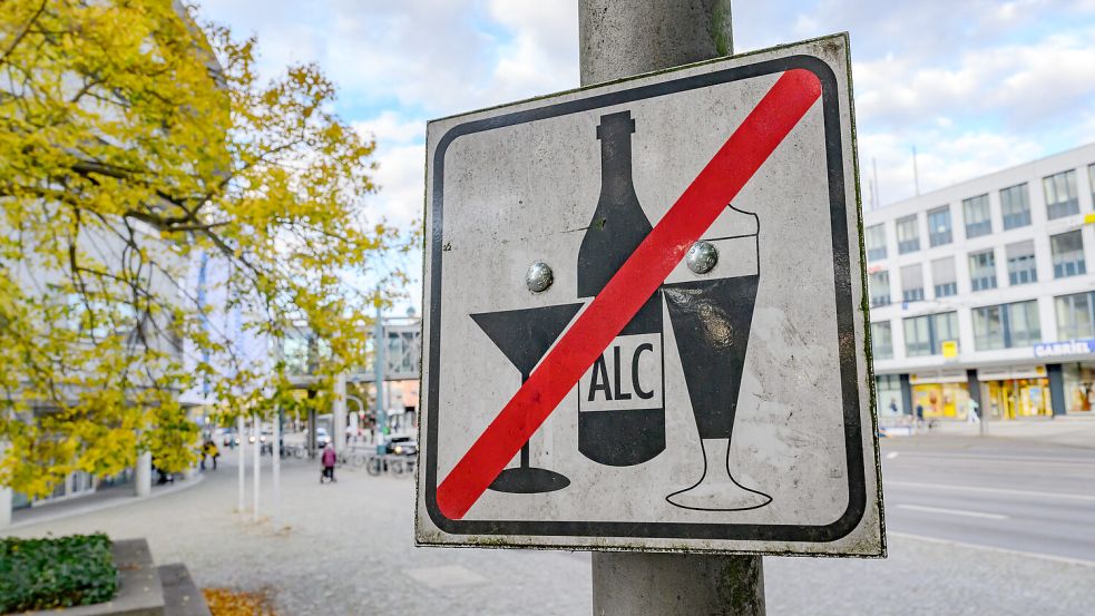 Im „Dry January“ verzichten Menschen vier Wochen lang auf Alkohol. Symbolfoto: Patrick Pleul/dpa