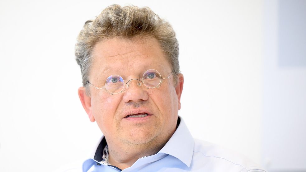 Andreas Philippi ist Niedersächsischer Gesundheitsminister und fordert ganz aktuell ein Werbeverbot für Alkohol. Foto: Julian Stratenschulte/dpa