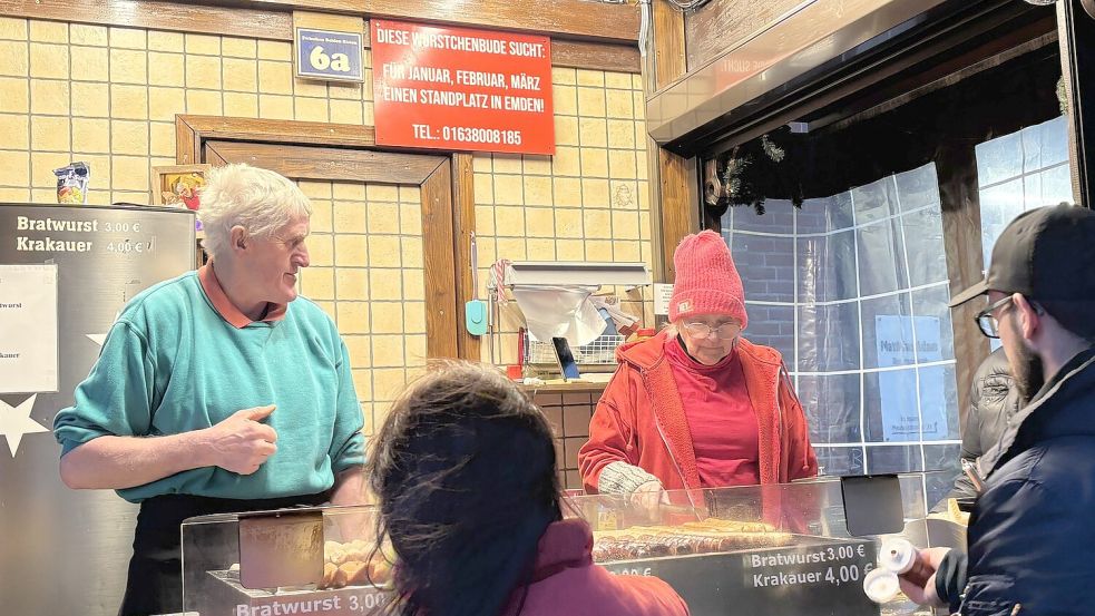 Suchen noch einen Standplatz bis März: Wolfram Jensen und seine Tante Hanne Langenscheidt. Fotos: Stephanie Schuurman/Archiv